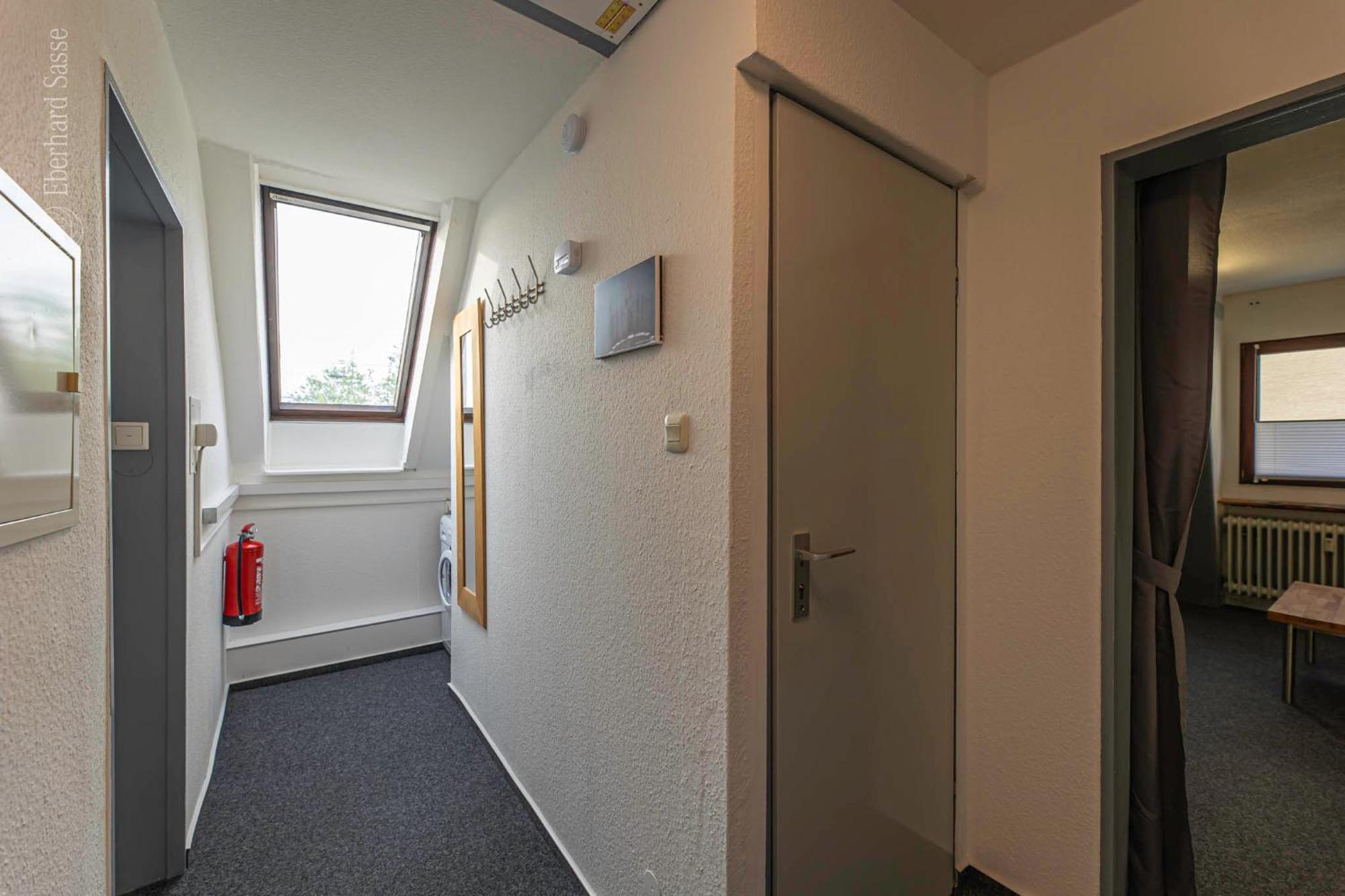 Unterm Dach In *